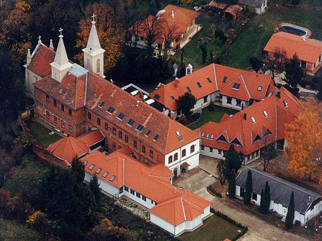 Martineum Felnottkepzo Akademia Hostel Szombathely Exterior foto